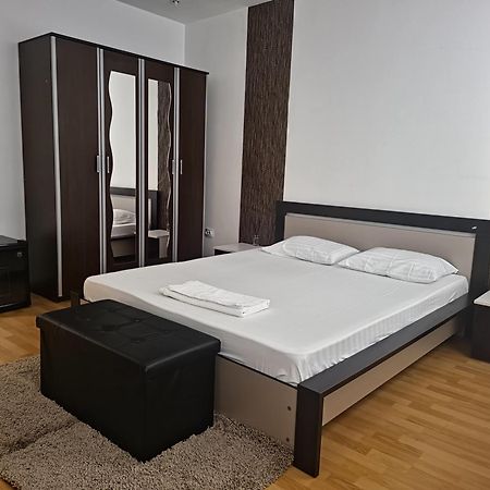 Aparthotel Yanis Бухарест Экстерьер фото