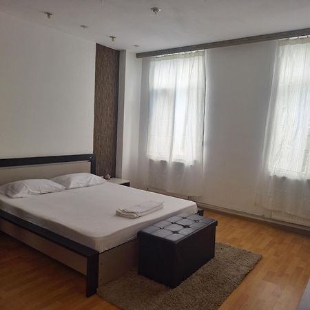 Aparthotel Yanis Бухарест Экстерьер фото